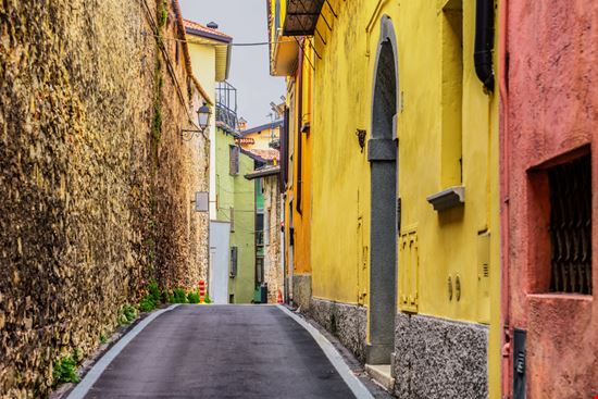 Salò Salò Karan Khurana - Shutterstock.com 