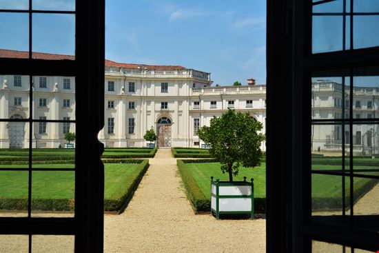Stupinigi Palazzina di caccia stock.adobe.com 
