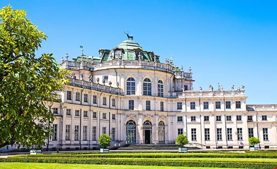 Stupinigi Palazzina di caccia stock.adobe.com 