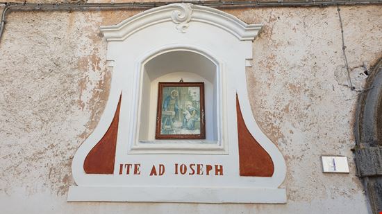Prata d'Ansidonia Il borgo di Tussio "File:Tussio (Prata d'Ansidonia - AQ) 09.jpg" by Pietro is licensed under CC BY-SA 4.0 
