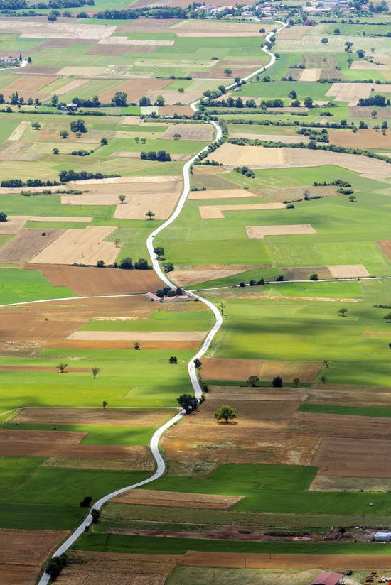 Forca Canapine Il passo di montagna tra Marche e Umbria stock.adobe.com 