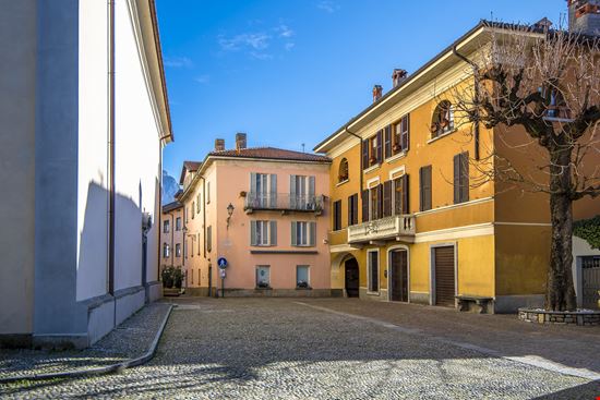 Mandello del Lario Il borgo del Lago di Como stock.adobe.com 