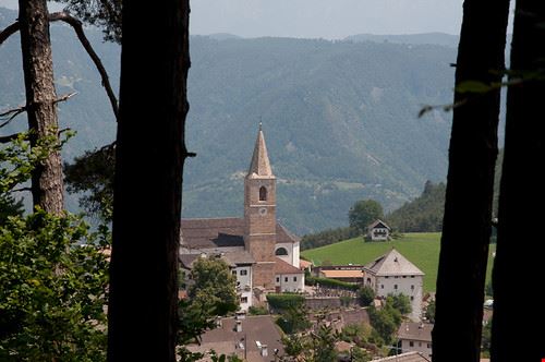 San Genesio Atesino A due passi da Bolzano "Jenesien in Sicht" by wege7 is licensed under CC BY-NC-SA 2.0 
