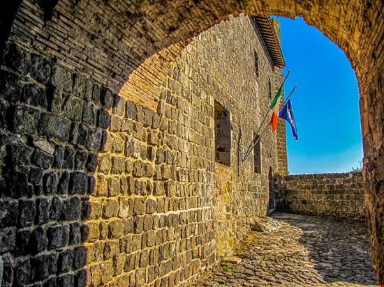 Castello di Vulci Castello di Vulci Diego Fiore / Shutterstock.com 