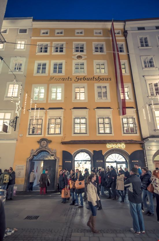 Casa Natale di Mozart Casa Natale di Mozart altmodern - Istockphoto.com 