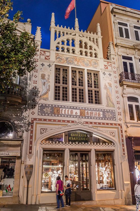 Porto Livraria Lello & Irmão stock.adobe.com 