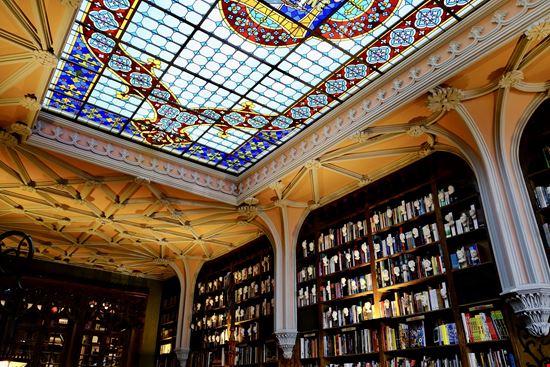Porto Livraria Lello & Irmão stock.adobe.com 