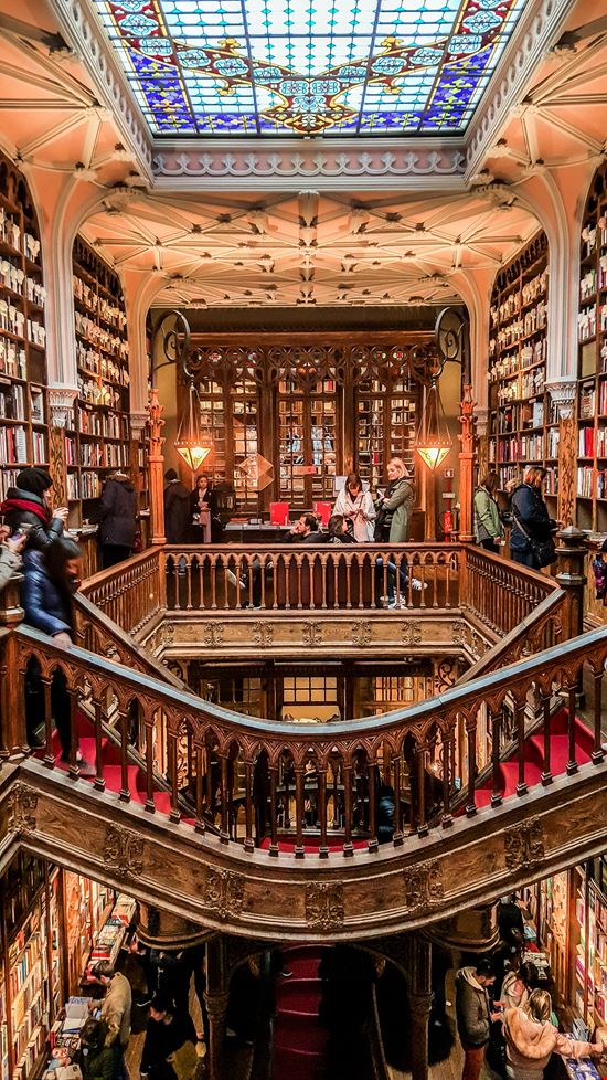 Porto Livraria Lello & Irmão stock.adobe.com - solo uso editoriale 
