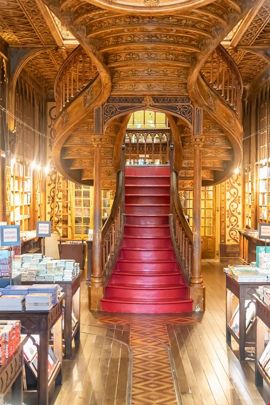 Porto Livraria Lello & Irmão stock.adobe.com - solo uso editoriale 