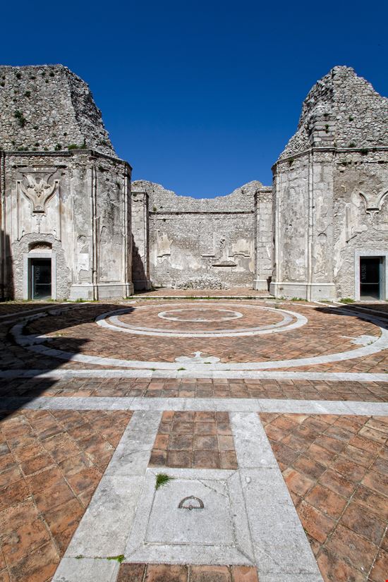 Sant'Angelo dei Lombardi Abbazia del Goleto stock.adobe.com 