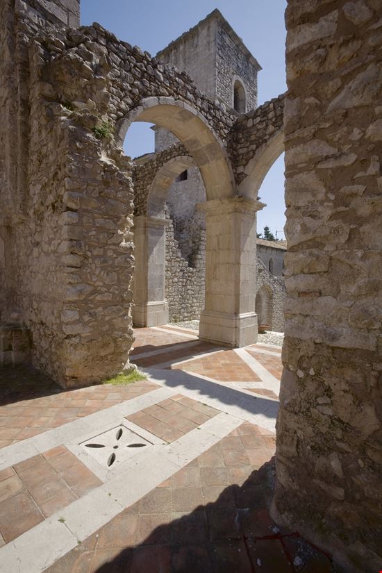 Sant'Angelo dei Lombardi Abbazia del Goleto stock.adobe.com 