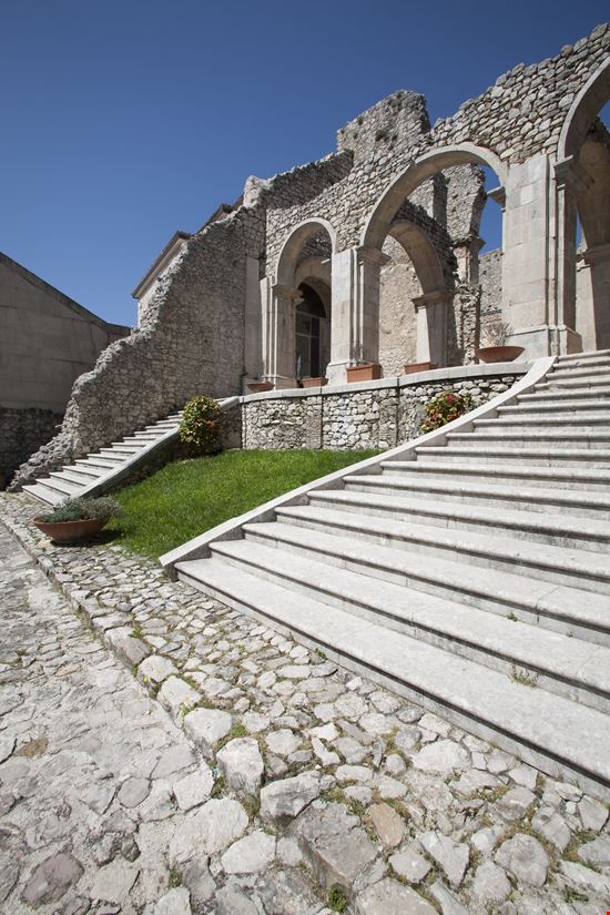 Sant'Angelo dei Lombardi Abbazia del Goleto stock.adobe.com 
