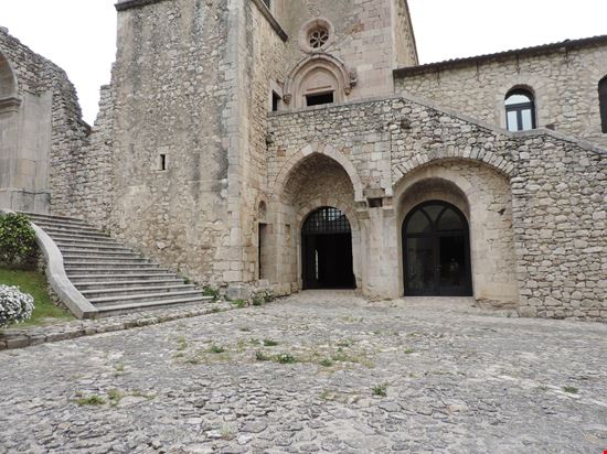 Sant'Angelo dei Lombardi Abbazia del Goleto stock.adobe.com 