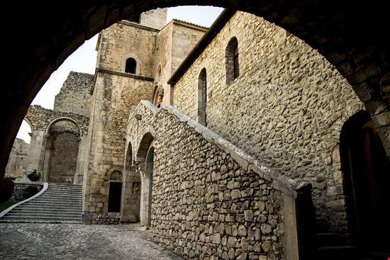 Sant'Angelo dei Lombardi Abbazia del Goleto stock.adobe.com 