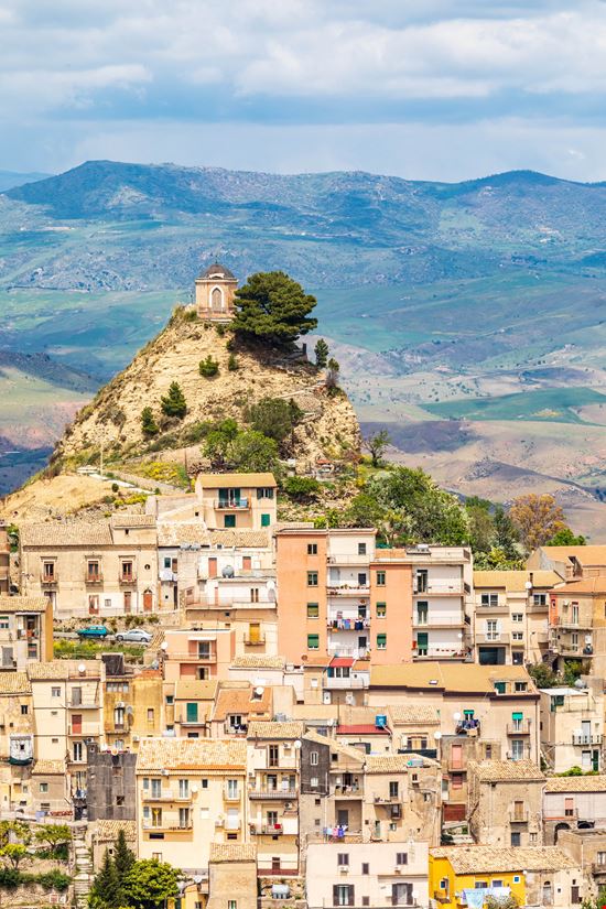 Centuripe Il borgo di Centuripe stock.adobe.com 