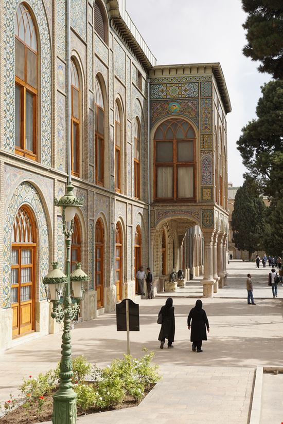 Teheran Teheran alfotokunst / Shutterstock.com 