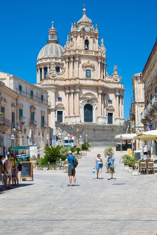Duomo di San Giorgio Duomo di San Giorgio Francesca Sciarra / Shutterstock.com 