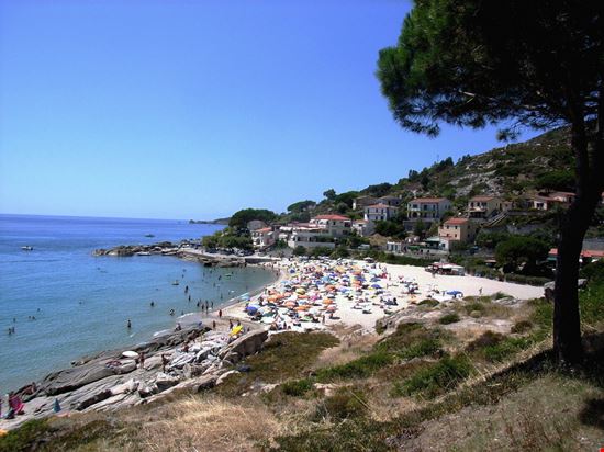 Spiaggia Seccheto Spiaggia Seccheto Lucamato / Shutterstock.com 