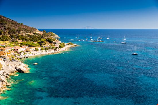 Spiaggia di Pomonte Spiaggia di Pomonte Paolo Querci - Shutterstock.com 