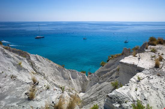 Spiaggia di Acquacalda Spiaggia di Acquacalda SanRan - Shutterstock.com 