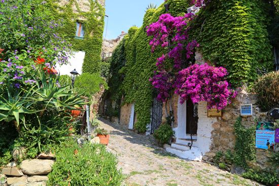 Bussana Vecchia Bussana Vecchia Claudiovidri / Shutterstock.com 