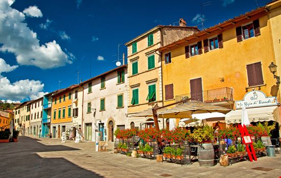 Gaiole in Chianti Gaiole in Chianti Botond Horvath / Shutterstock.com 