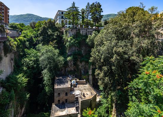 Vallone dei Mulini Sorrento Francesco Bonino - Shutterstock.com 