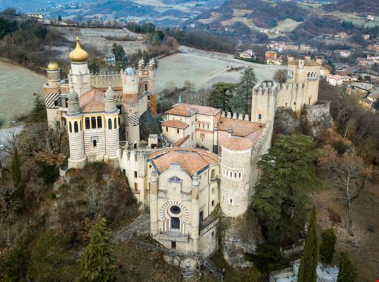 Rocchetta Mattei Il castello 'orientale' in Emilia Romagna Natalia Golovina - Shutterstock.com 