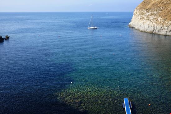 Ischia Sorgeto robypangy - Shutterstock.com 
