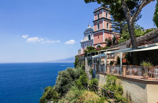 Vico Equense Chiesa della Santissima Annunziata nikolpetr / Shutterstock.com 