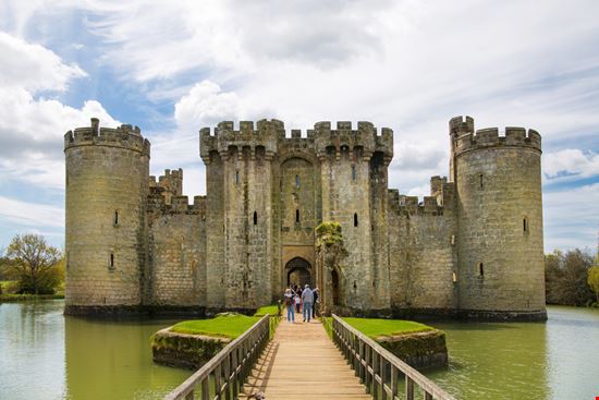 Castello di Bodiam Castello di Bodiam IR Stone / Shutterstock.com 