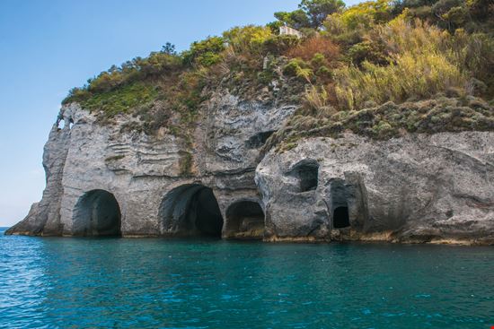 Grotte di Pilato Grotte di Pilato Buffy1982 - Istockphoto.com 