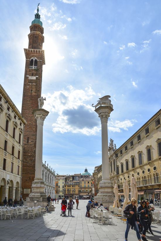 Piazza dei Signori Piazza dei Signori starmaro / Shutterstock.com 