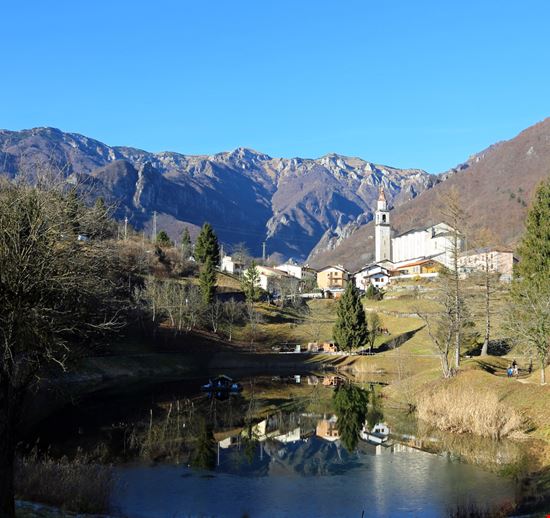 Laghi Laghi ChiccoDodiFC - Shutterstock.com 