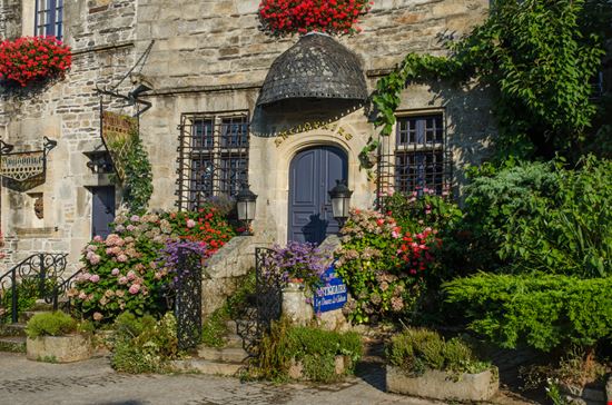 Rochefort-en-Terre Rochefort-en-Terre Evgeny Shmulev / Shutterstock.com 