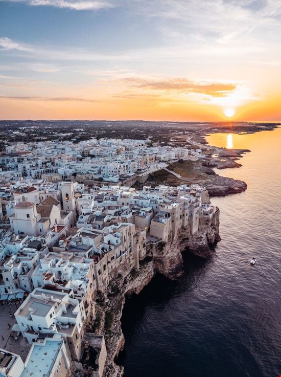 Polignano Polignano Shutterstock.com 