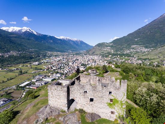 Castello Castello SimonePolattini / Shutterstock.com 