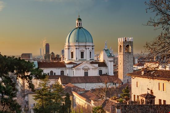 Duomo Vecchio Duomo Vecchio Roberto Cerruti - Shutterstock.com 