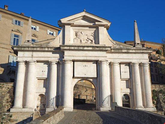 Porta San Giacomo Porta San Giacomo Matteo Ceruti - Shutterstock.com 