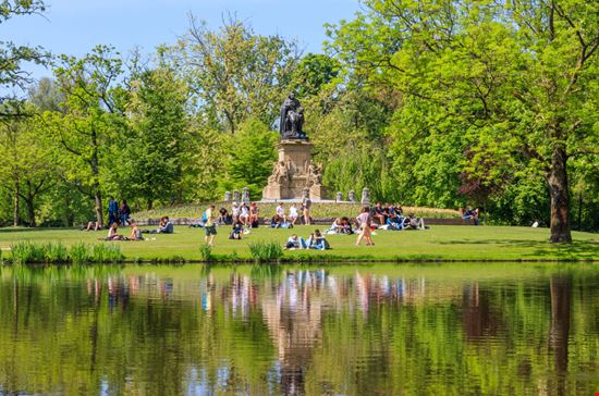 Vondelpark  Vondelpark  Z. Jacobs / Shutterstock.com 