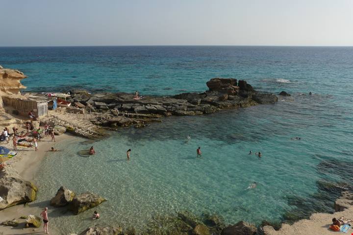 4 perle emerse dal blu del Mediterraneo: le Baleari si confermano un arcipelago delle meraviglie