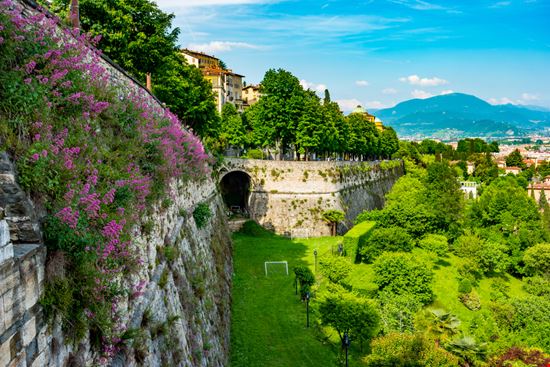 Mura Mura Romas_Photo - Shutterstock.com 