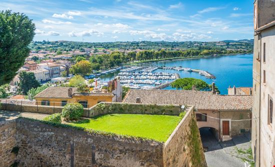Capodimonte Capodimonte Stefano_Valeri - Shutterstock.com 