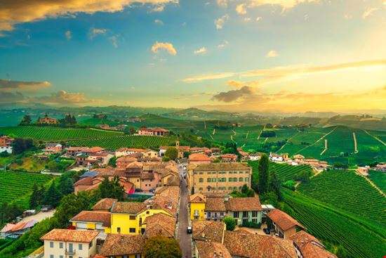 Barbaresco Borgo StevanZZ - Shutterstock.com 
