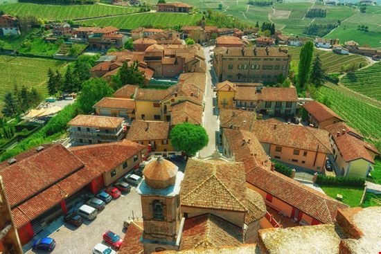 Barbaresco Borgo Kondor83 - Shutterstock.com 