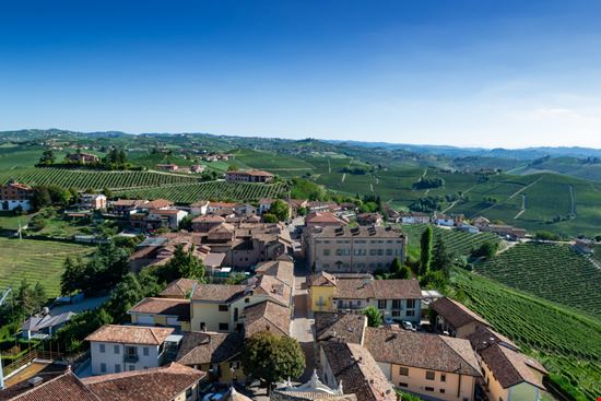 Barbaresco Borgo ALE.SHOOT - Shutterstock.com 