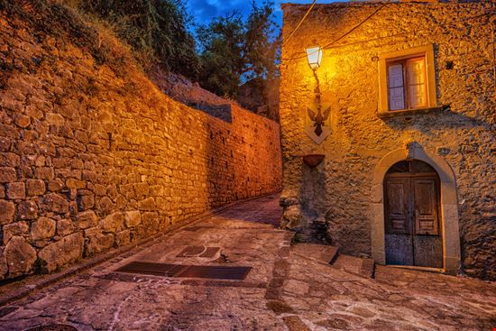 Montalbano Elicona Montalbano Elicona 1234zoom - Shutterstock.com 