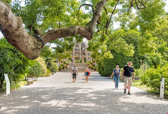 Isole Borromee I gioielli del Lago Maggiore elesi / Shutterstock.com 