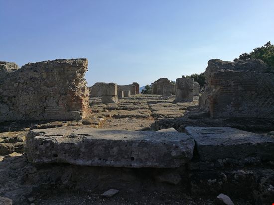 Cuma archeologia e storia nel cuore dei Campi Flegrei Lucamato / Shutterstock.com 