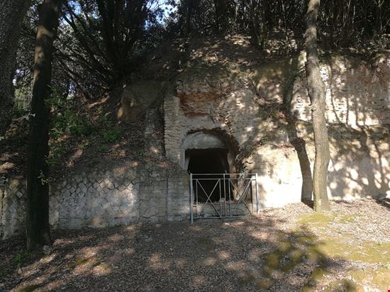 Cuma archeologia e storia nel cuore dei Campi Flegrei Lucamato / Shutterstock.com 